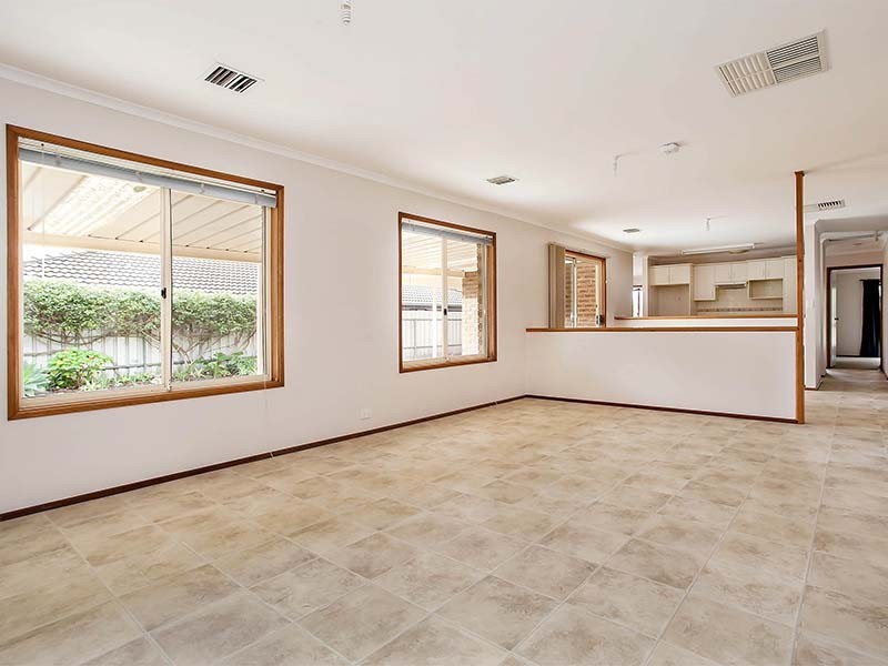 31 Moncur Street, Woodcroft SA 5162