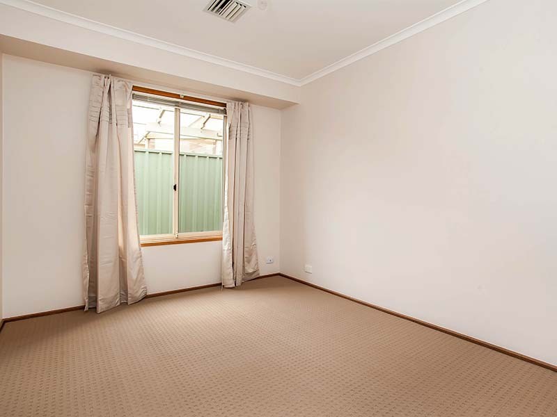 31 Moncur Street, Woodcroft SA 5162