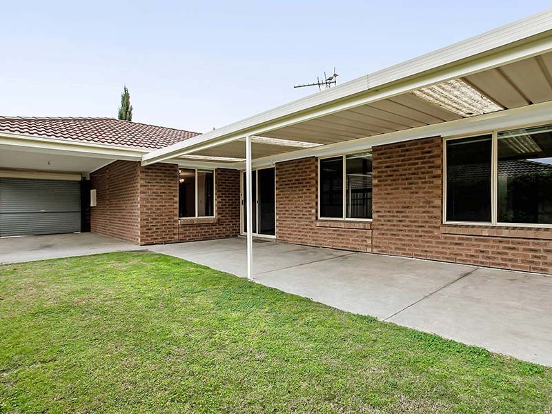 31 Moncur Street, Woodcroft SA 5162