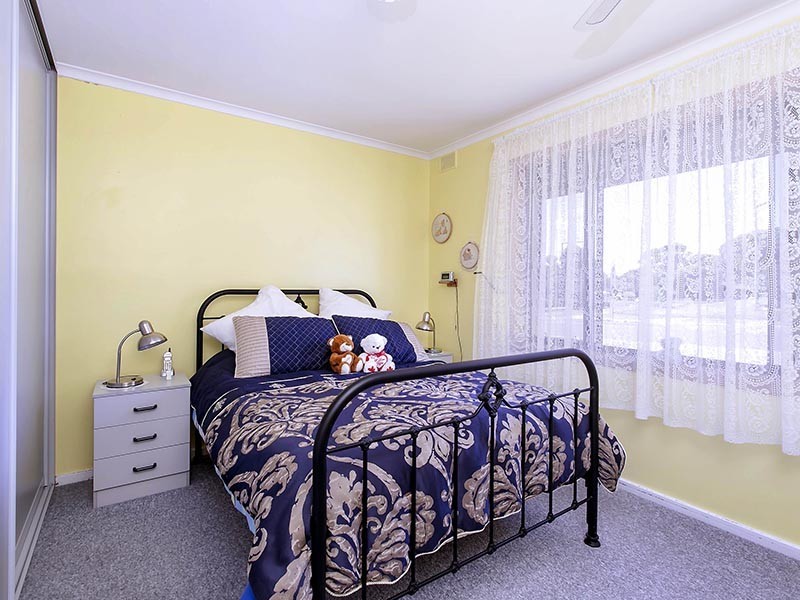 15 Peregrine Crescent, Christie Downs SA 5164