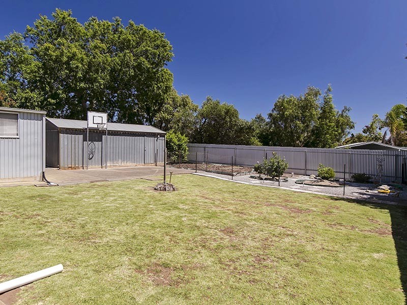 15 Peregrine Crescent, Christie Downs SA 5164