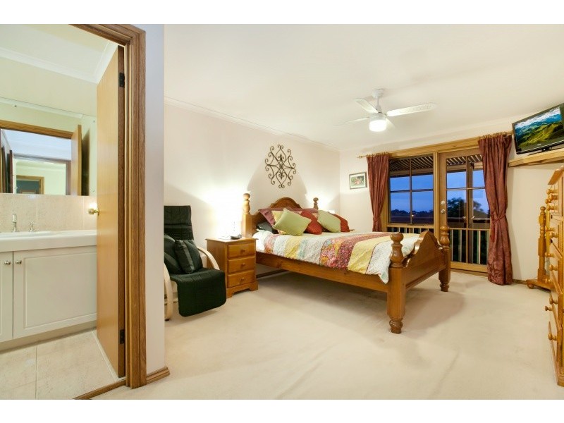 4 Caspian Court, Woodcroft SA 5162