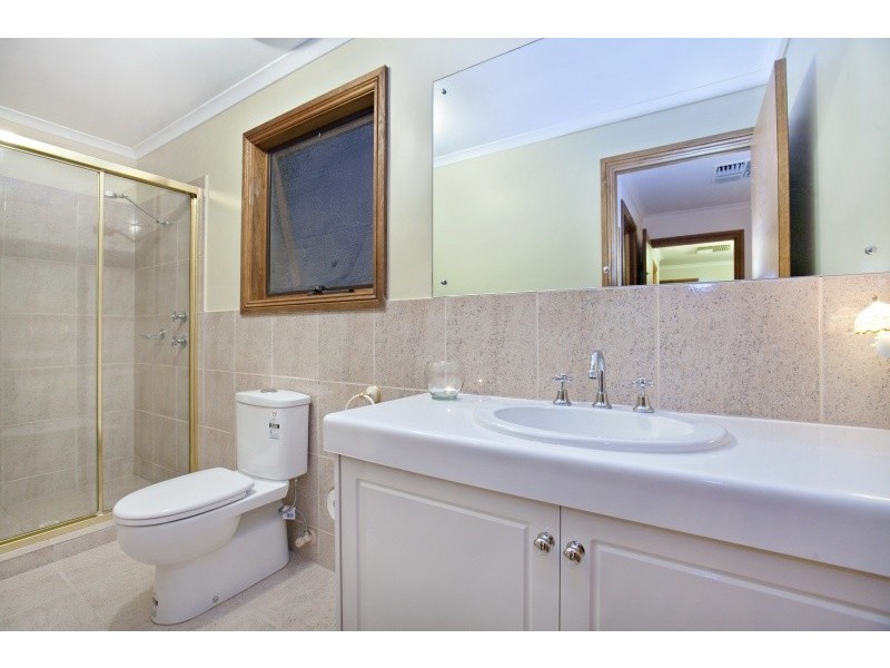 4 Caspian Court, Woodcroft SA 5162