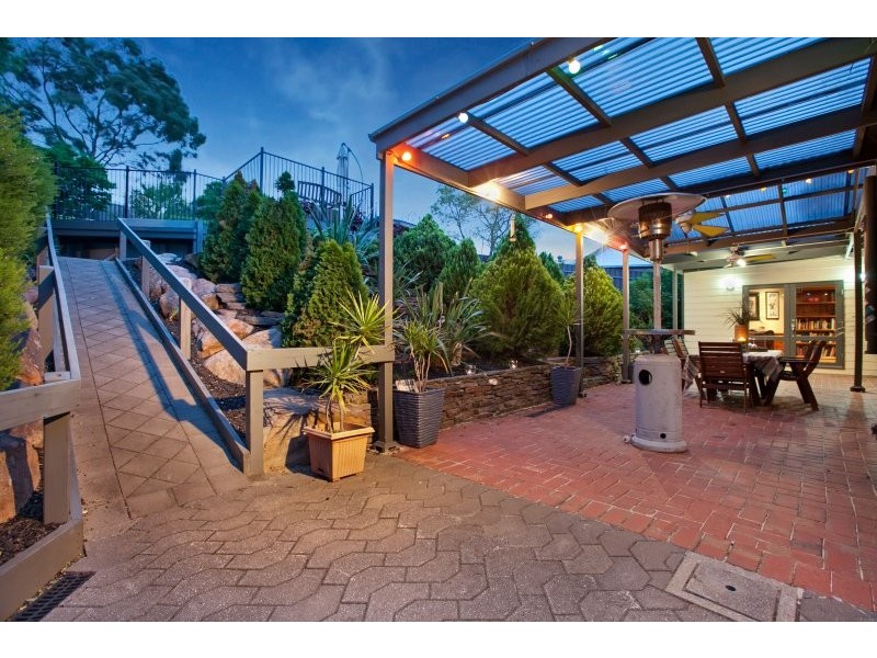 4 Caspian Court, Woodcroft SA 5162