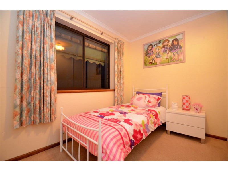 15 Moncur Street, Woodcroft SA 5162