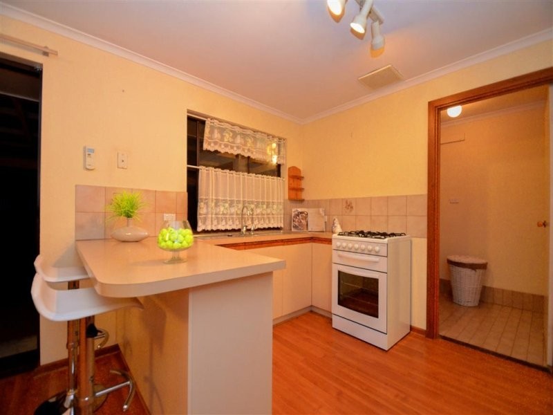 15 Moncur Street, Woodcroft SA 5162