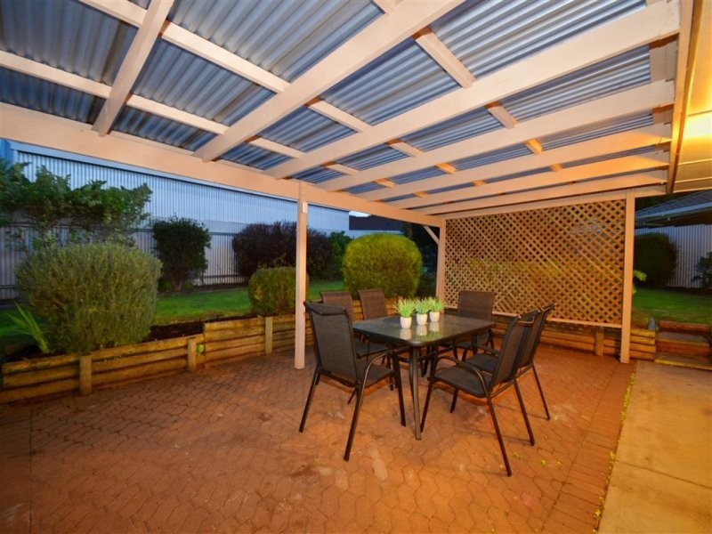 15 Moncur Street, Woodcroft SA 5162