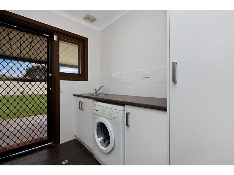 8 Nedland Crescent, Port Noarlunga South SA 5167