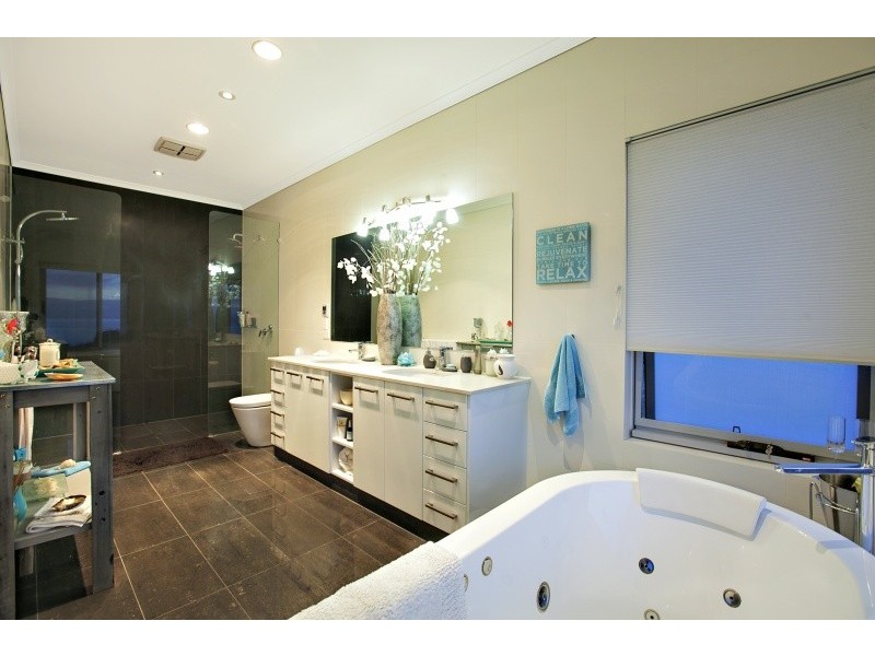 1 Maidencombe Drive, Moana SA 5169