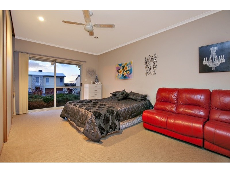 1 Maidencombe Drive, Moana SA 5169