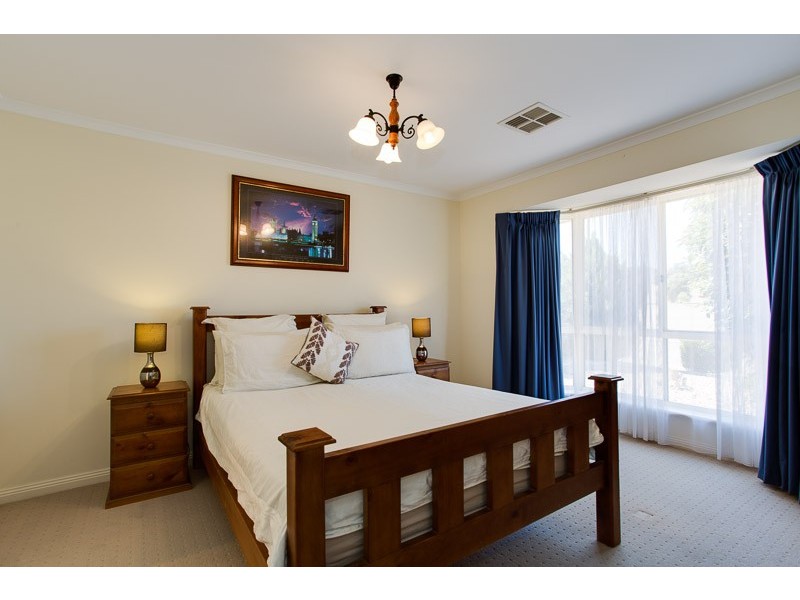 13 Charlton Terrace, Woodcroft SA 5162