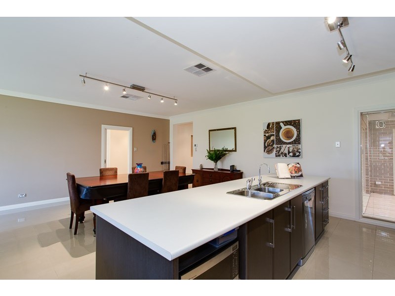 10 Pinkgum Avenue, Aldinga Beach SA 5173