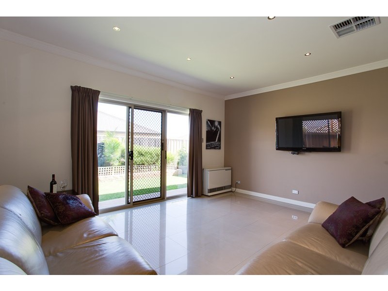 10 Pinkgum Avenue, Aldinga Beach SA 5173