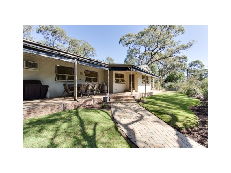 4 Wade Street, Eden Hills SA 5050