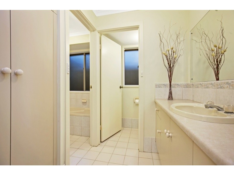 28 Investigator Drive, Woodcroft SA 5162