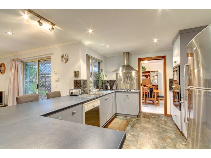 12 Allman Avenue, Woodcroft SA 5162