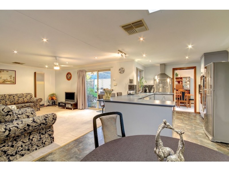 12 Allman Avenue, Woodcroft SA 5162