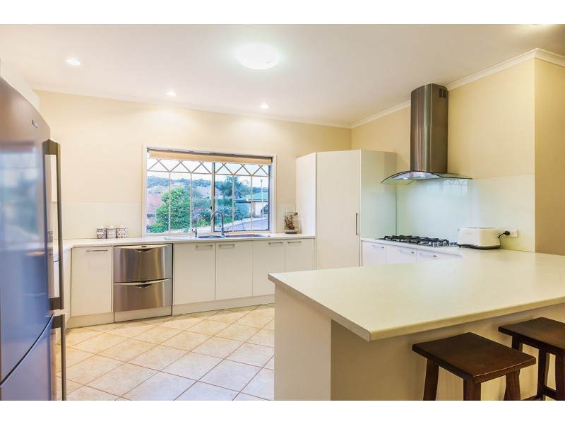8 Gleneagles Road, Aberfoyle Park SA 5159