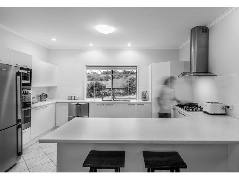 8 Gleneagles Road, Aberfoyle Park SA 5159