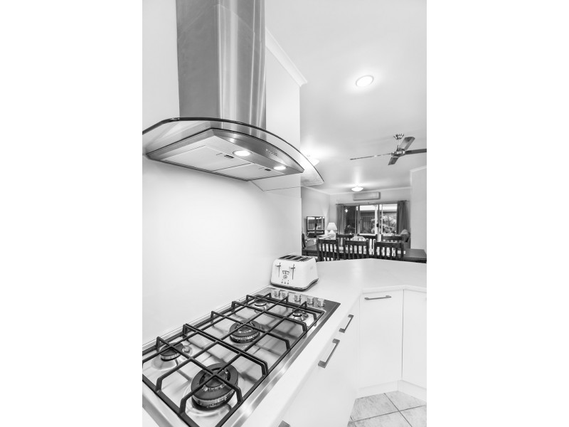 8 Gleneagles Road, Aberfoyle Park SA 5159