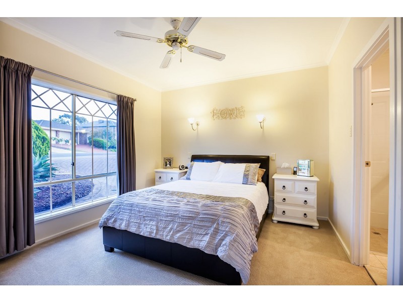 8 Gleneagles Road, Aberfoyle Park SA 5159