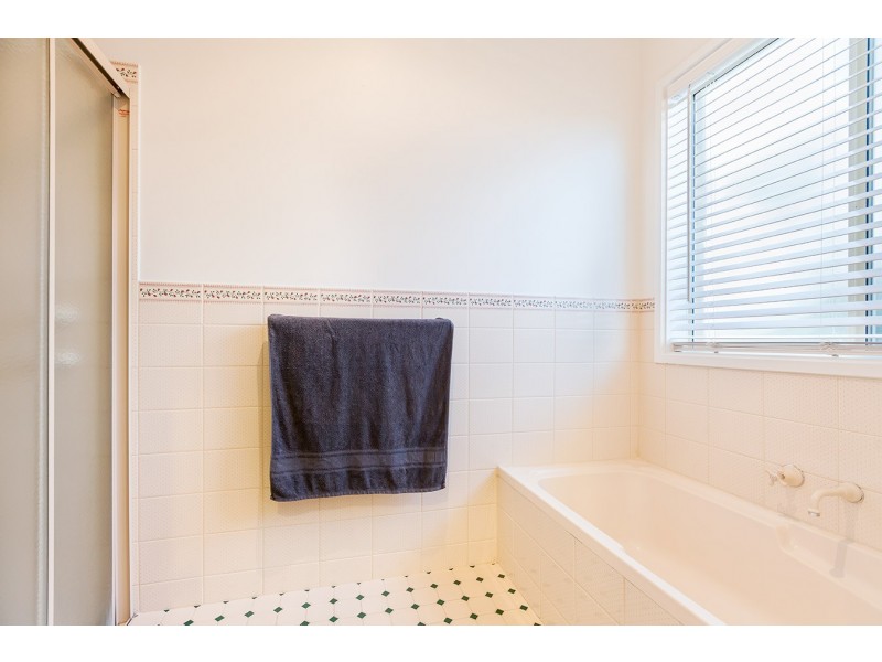 8 Gleneagles Road, Aberfoyle Park SA 5159