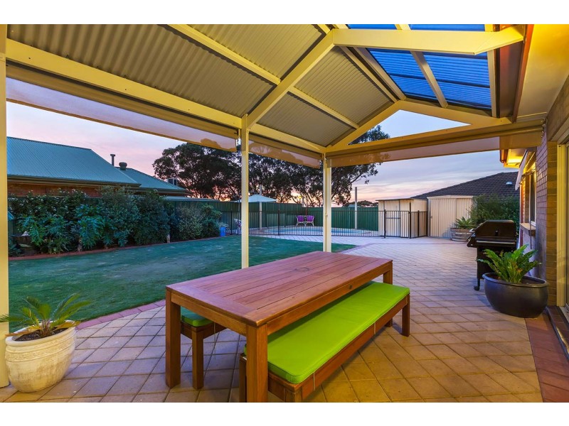 8 Gleneagles Road, Aberfoyle Park SA 5159