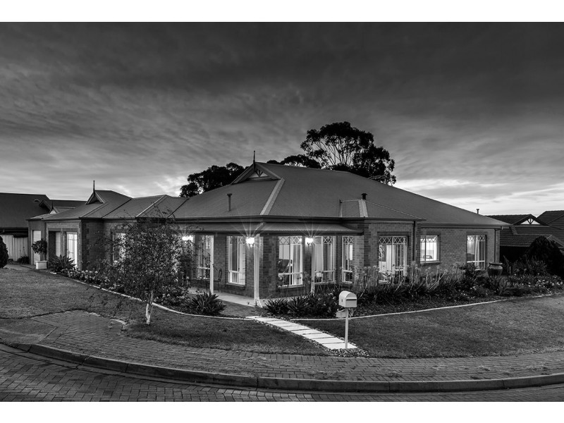8 Gleneagles Road, Aberfoyle Park SA 5159