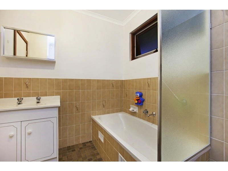 6 Jessica Street, Aberfoyle Park SA 5159