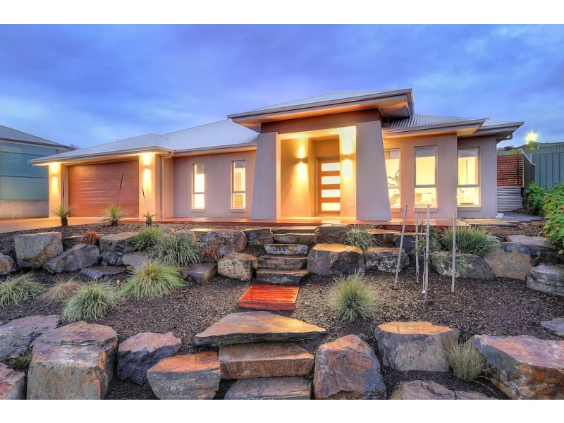 10 Elizabeth Crescent, Hallett Cove SA 5158