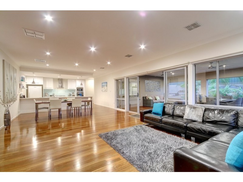 10 Elizabeth Crescent, Hallett Cove SA 5158