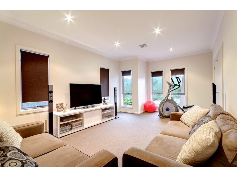 10 Elizabeth Crescent, Hallett Cove SA 5158