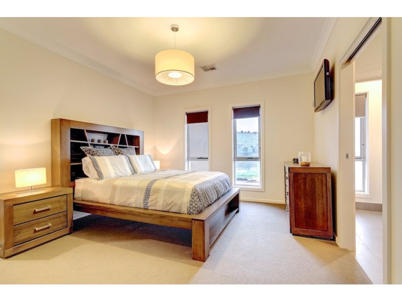 10 Elizabeth Crescent, Hallett Cove SA 5158