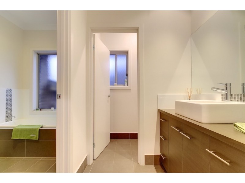 10 Elizabeth Crescent, Hallett Cove SA 5158