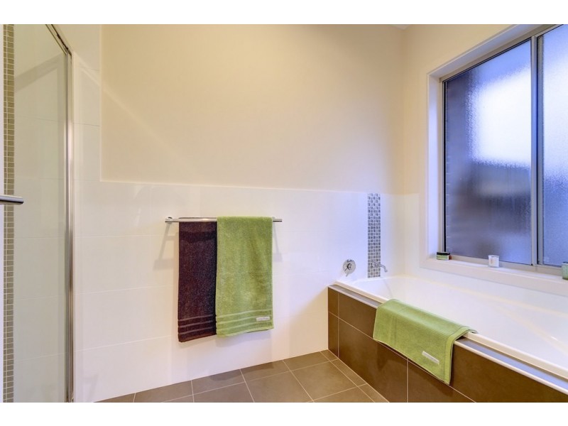 10 Elizabeth Crescent, Hallett Cove SA 5158