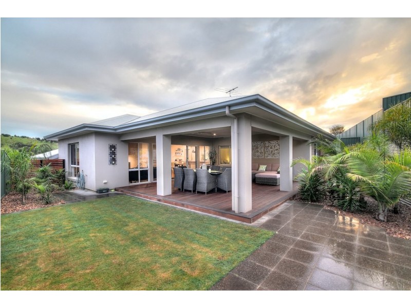 10 Elizabeth Crescent, Hallett Cove SA 5158