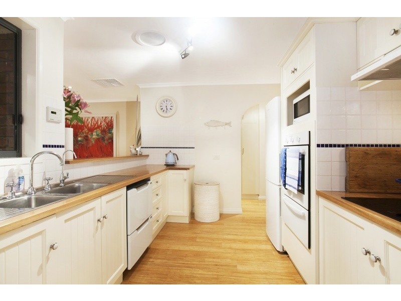 17 Caffrey Crescent, Port Willunga SA 5173