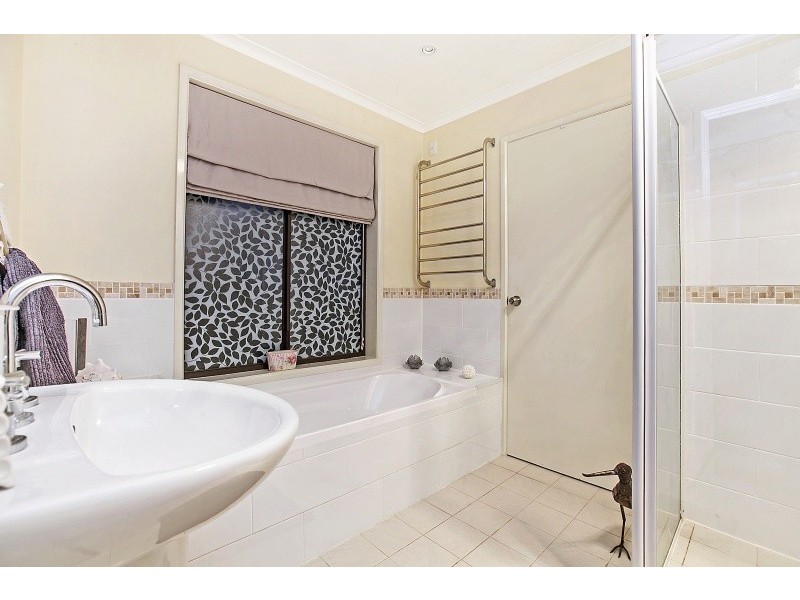 21 Doulton Drive, Trott Park SA 5158