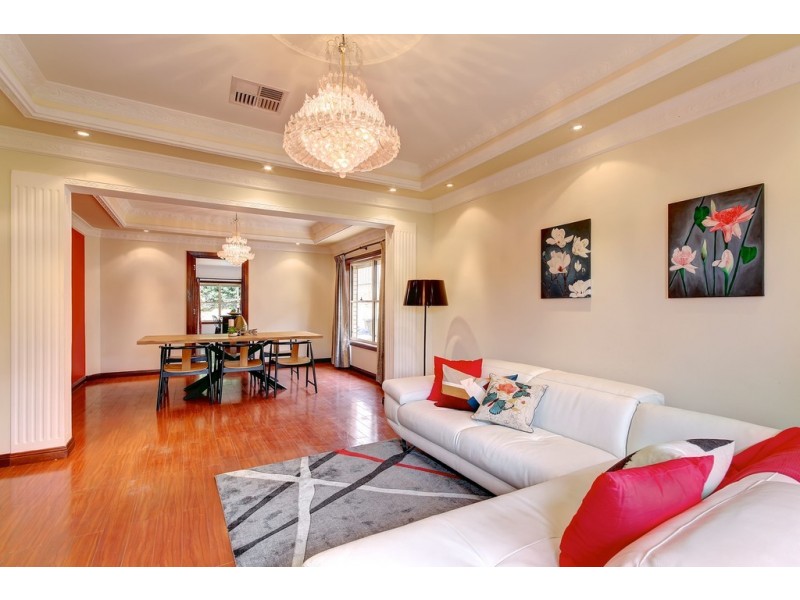 4 Down Drive, Valley View SA 5093