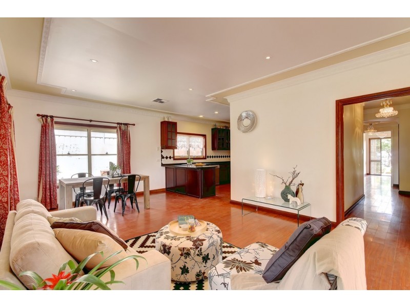 4 Down Drive, Valley View SA 5093