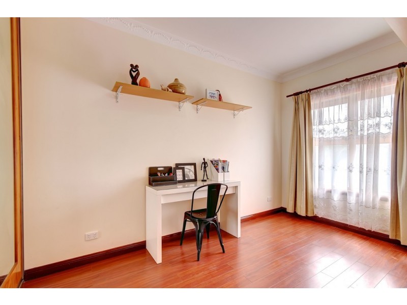 4 Down Drive, Valley View SA 5093