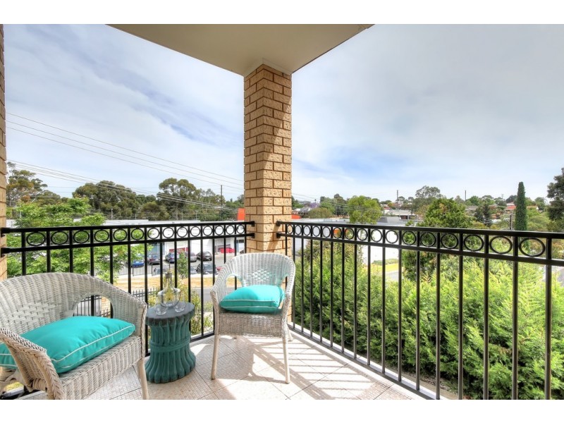 4 Down Drive, Valley View SA 5093