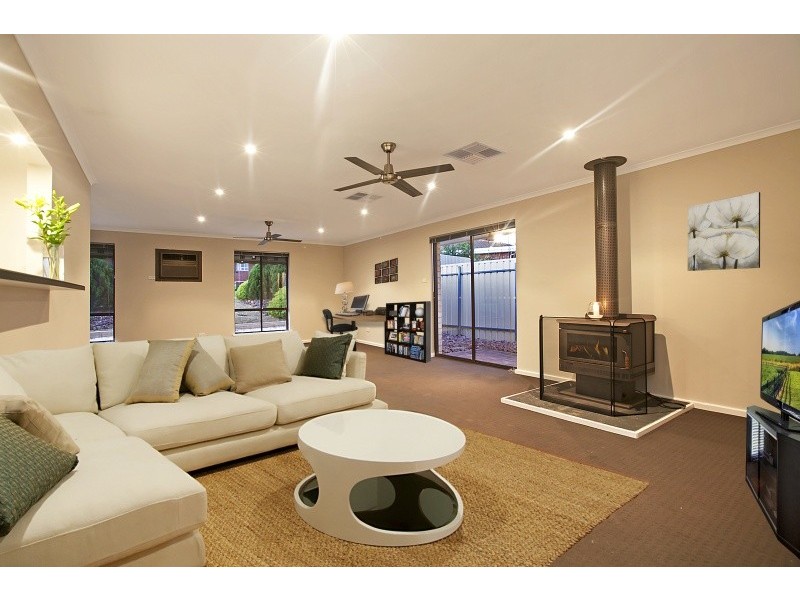 11 Trelawney Crescent, Huntfield Heights SA 5163