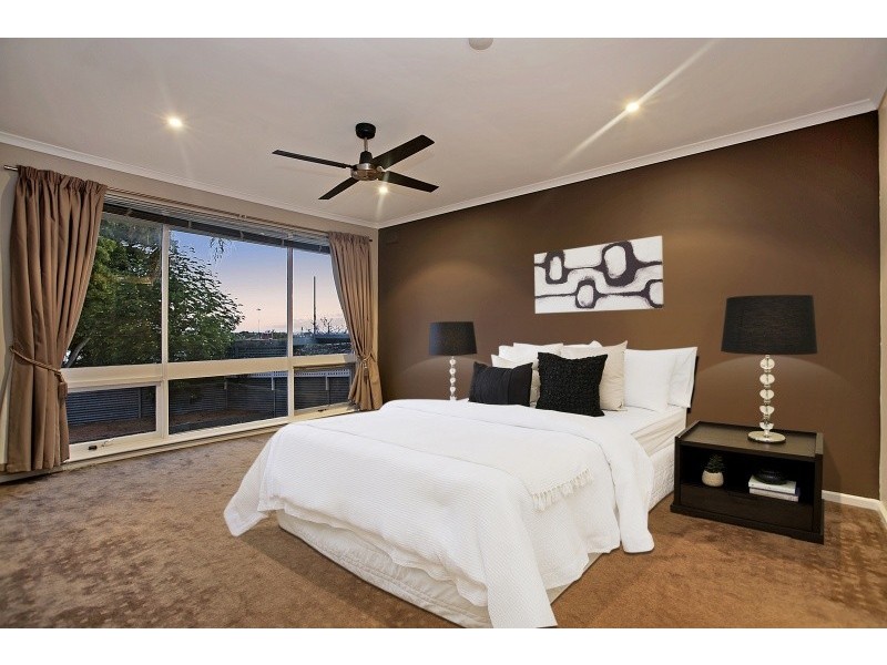 11 Trelawney Crescent, Huntfield Heights SA 5163