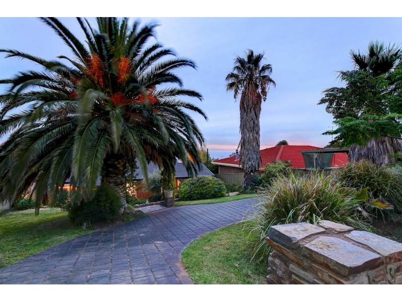 13 Saint Vincents Avenue, Hallett Cove SA 5158