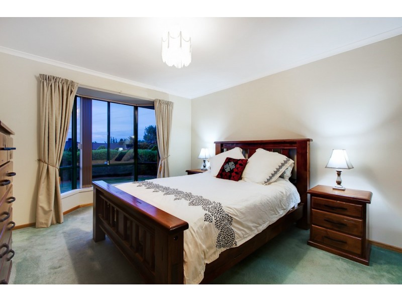 73 Investigator Drive, Woodcroft SA 5162