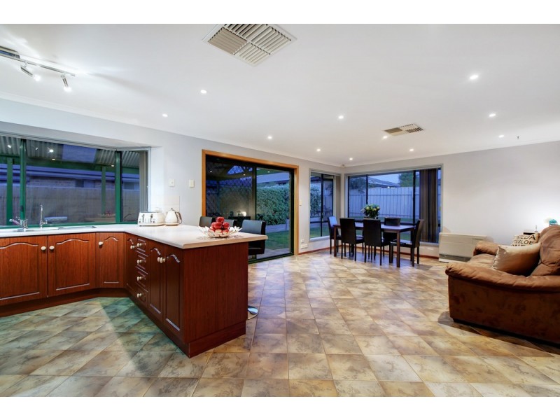 73 Investigator Drive, Woodcroft SA 5162