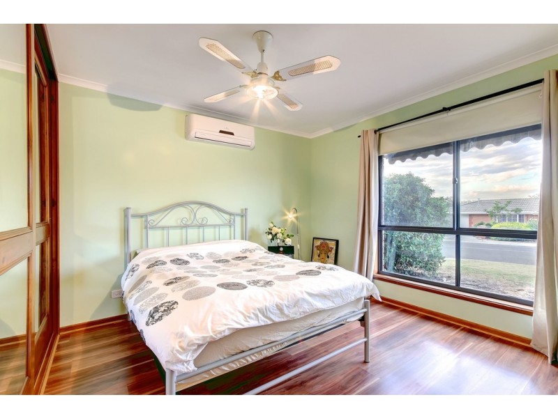 1/8 Jacqueline Avenue, Woodcroft SA 5162