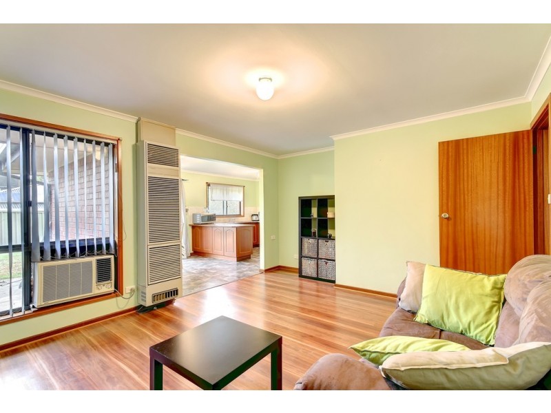 1/8 Jacqueline Avenue, Woodcroft SA 5162