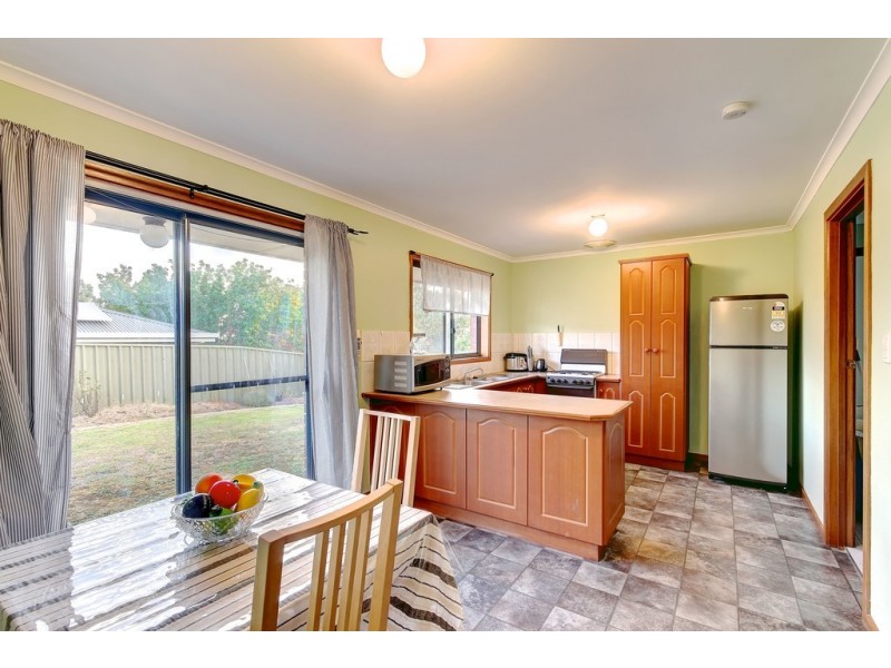 1/8 Jacqueline Avenue, Woodcroft SA 5162